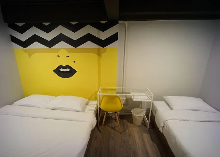 Brb Silom Albergue *