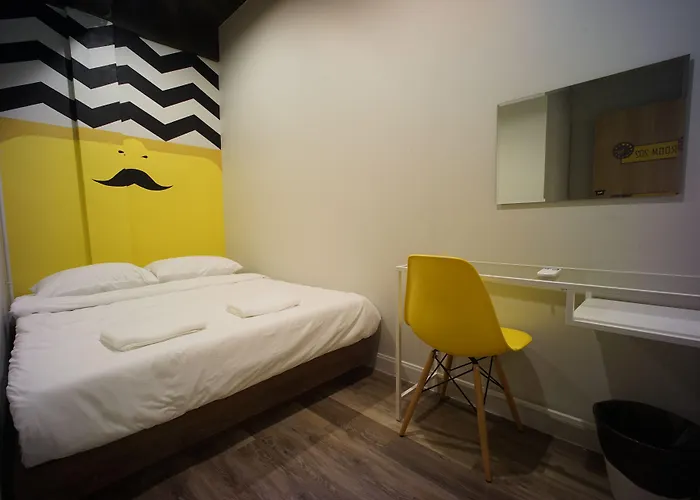 Brb Silom Albergue *