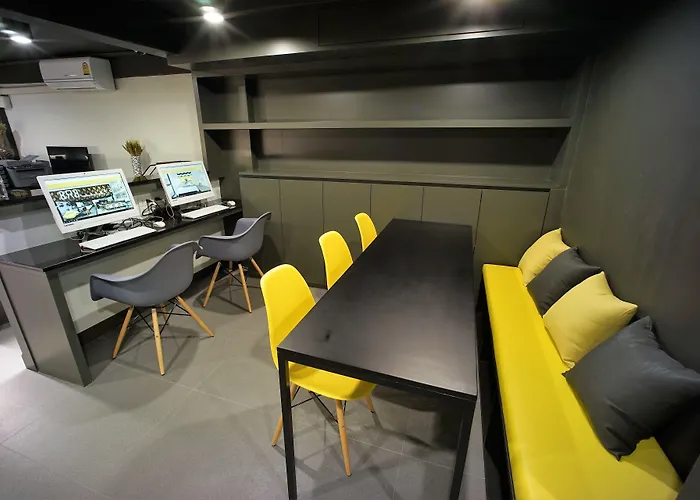 Brb Silom Albergue *